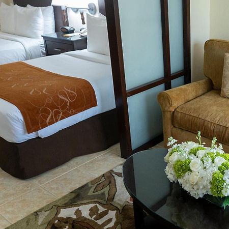 Comfort Suites Paradise Island Creek Village Εξωτερικό φωτογραφία