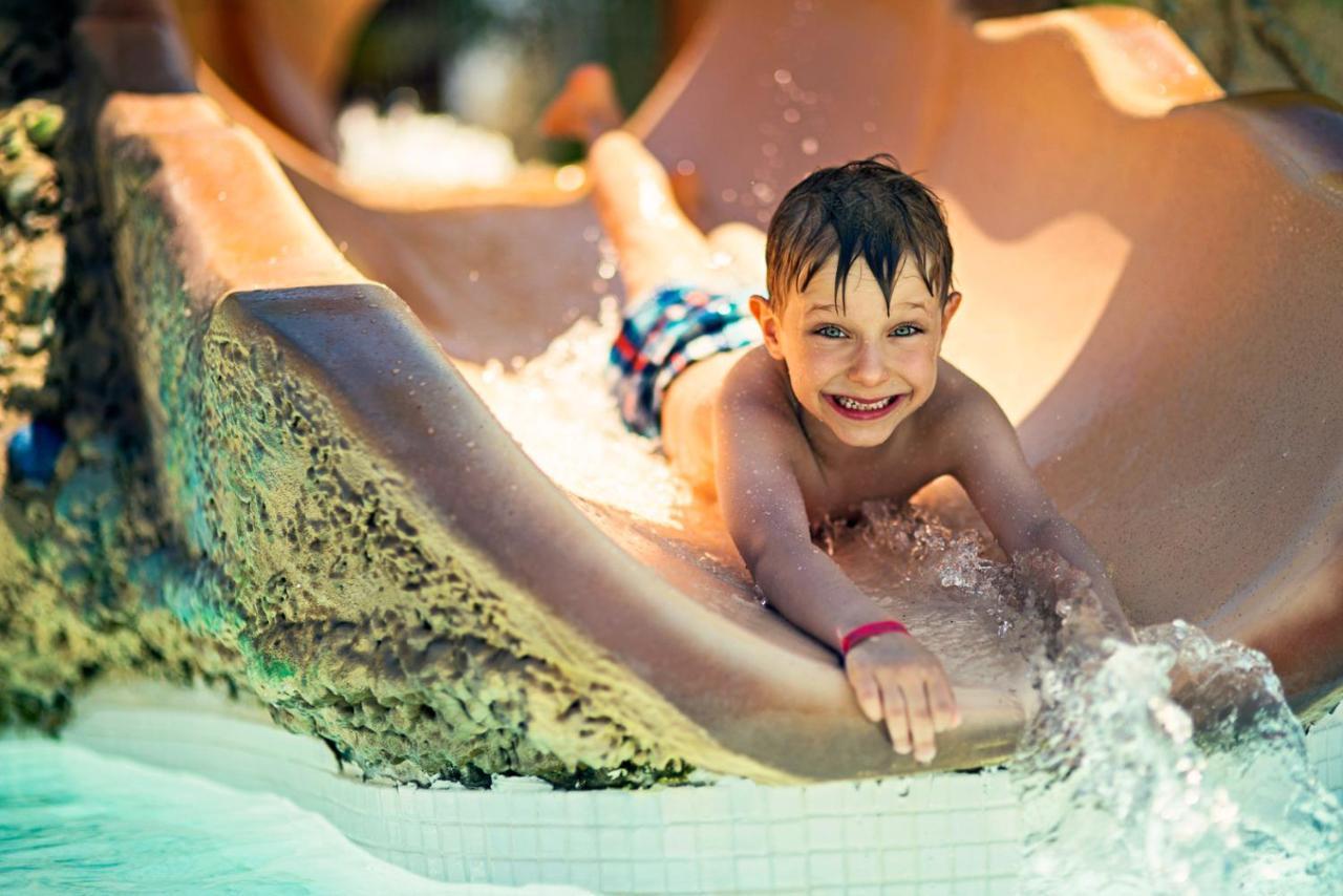 Comfort Suites Paradise Island Creek Village Εξωτερικό φωτογραφία