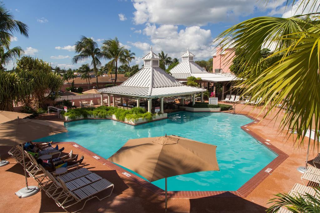 Comfort Suites Paradise Island Creek Village Εξωτερικό φωτογραφία