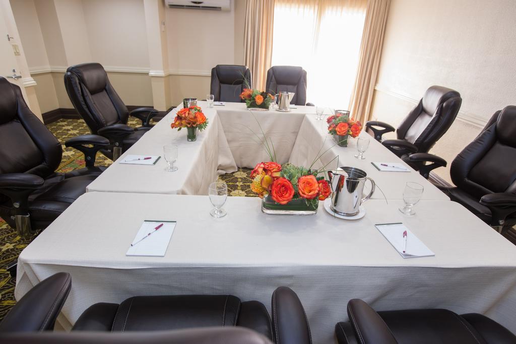 Comfort Suites Paradise Island Creek Village Εξωτερικό φωτογραφία